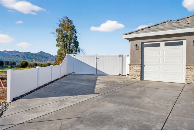 4806 Ferrington Court, Redding, CA 96003