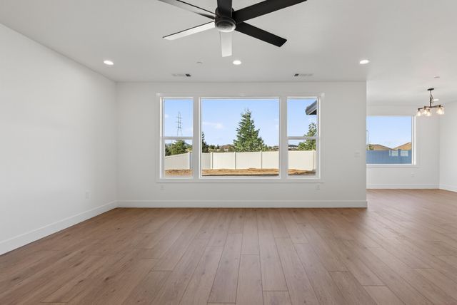 4806 Ferrington Court, Redding, CA 96003