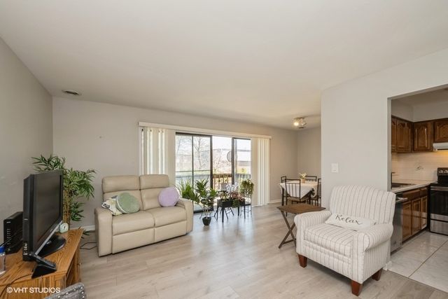 260 E Court Of Shorewood Court 4, Vernon Hills, IL 60061
