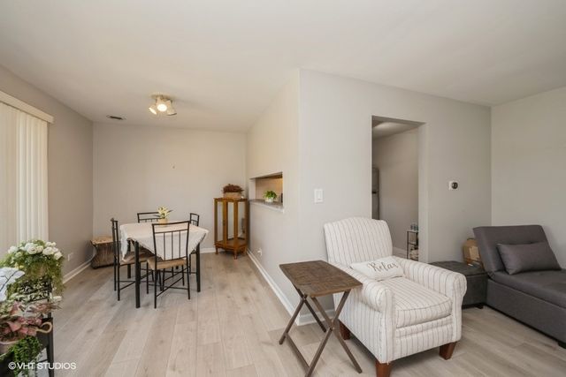 260 E Court Of Shorewood Court 4, Vernon Hills, IL 60061