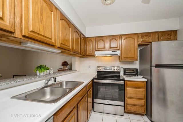 260 E Court Of Shorewood Court 4, Vernon Hills, IL 60061