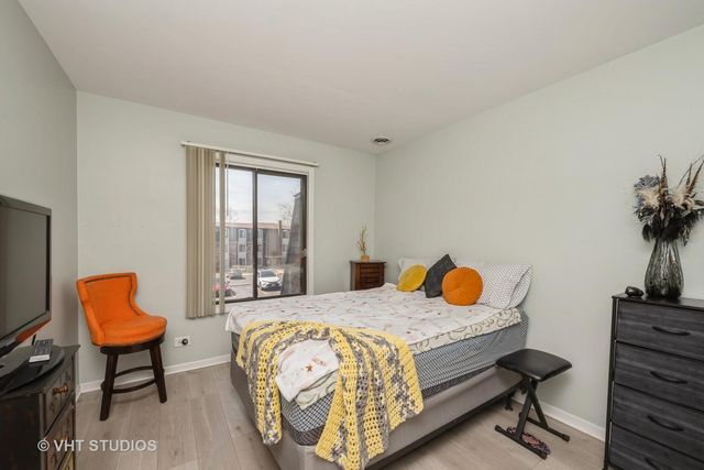 260 E Court Of Shorewood Court 4, Vernon Hills, IL 60061