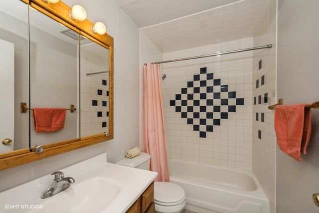 260 E Court Of Shorewood Court 4, Vernon Hills, IL 60061