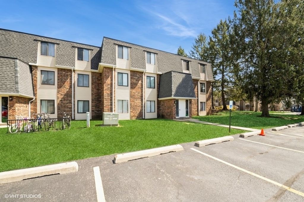 260 E Court Of Shorewood Court 4, Vernon Hills, IL 60061