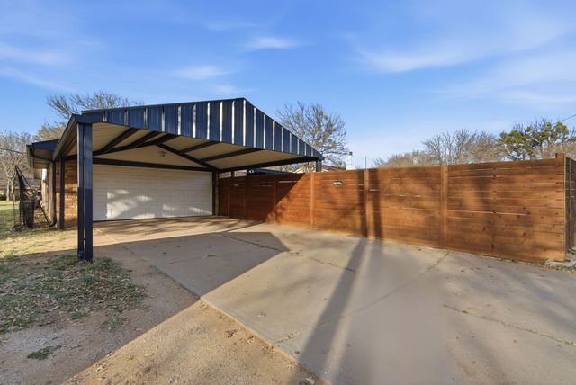 1008 Royal Lane, Graham, TX 76450
