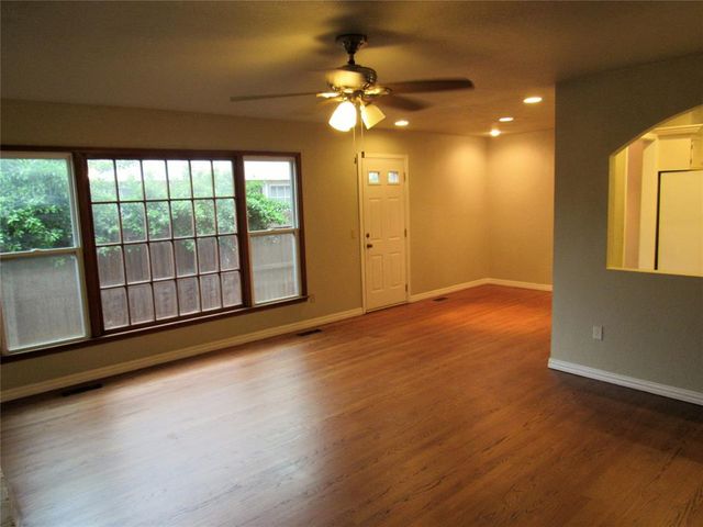 9909 Sunnymeade Place, Oklahoma City, OK 73120