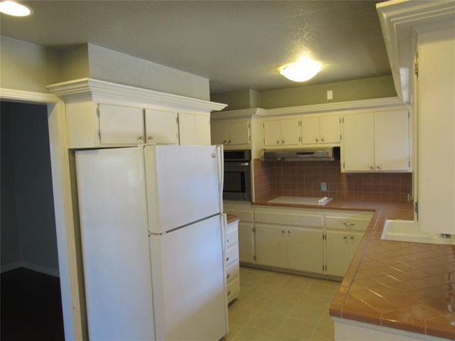 9909 Sunnymeade Place, Oklahoma City, OK 73120