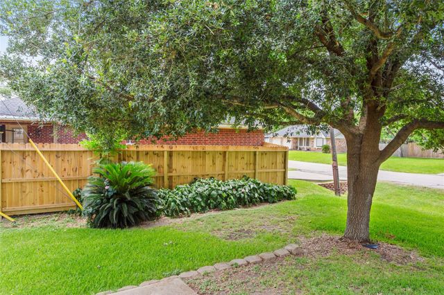 3802 Barracuda Lane, La Porte, TX 77571