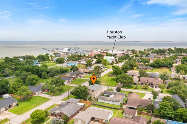 3802 Barracuda Lane, La Porte, TX 77571