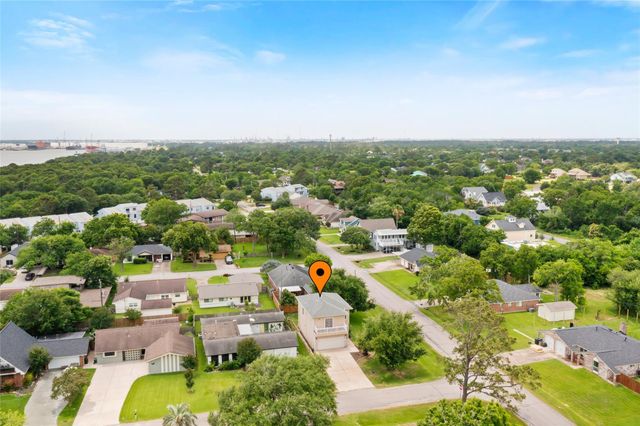 3802 Barracuda Lane, La Porte, TX 77571