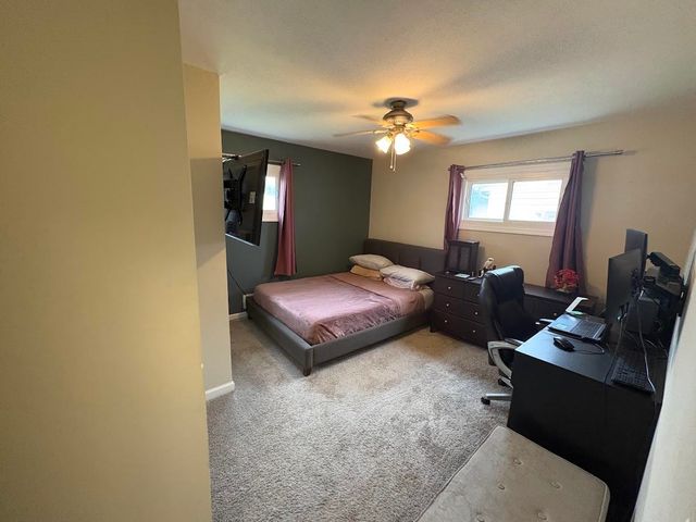 1607 Hickory St, Salina, KS 67401