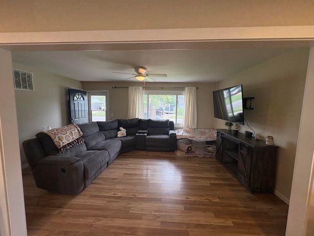 1607 Hickory St, Salina, KS 67401