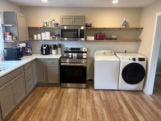 1607 Hickory St, Salina, KS 67401