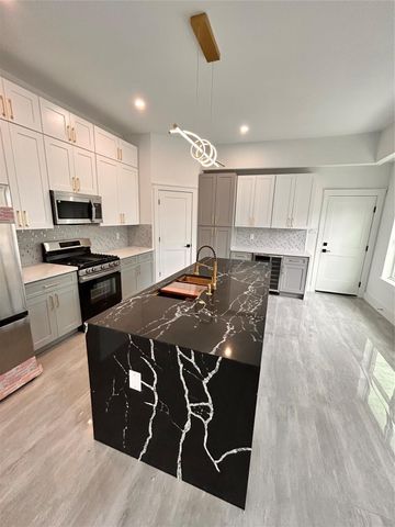 5014 Creekmont Drive, Houston, TX 77091