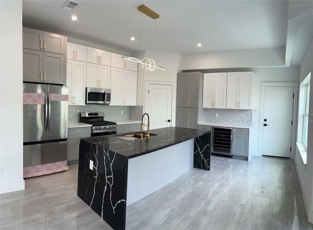 5014 Creekmont Drive, Houston, TX 77091