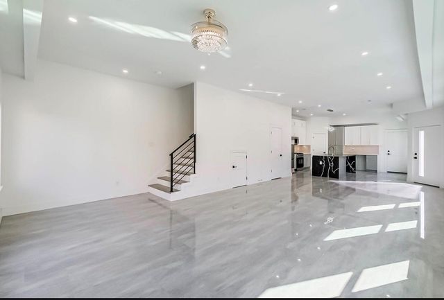 5014 Creekmont Drive, Houston, TX 77091