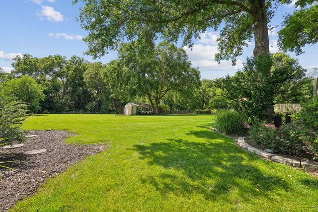 8512 Ridgewood Road, Rock Island, IL 61201
