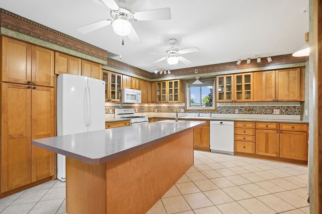 8512 Ridgewood Road, Rock Island, IL 61201