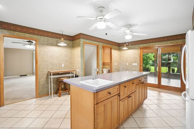 8512 Ridgewood Road, Rock Island, IL 61201