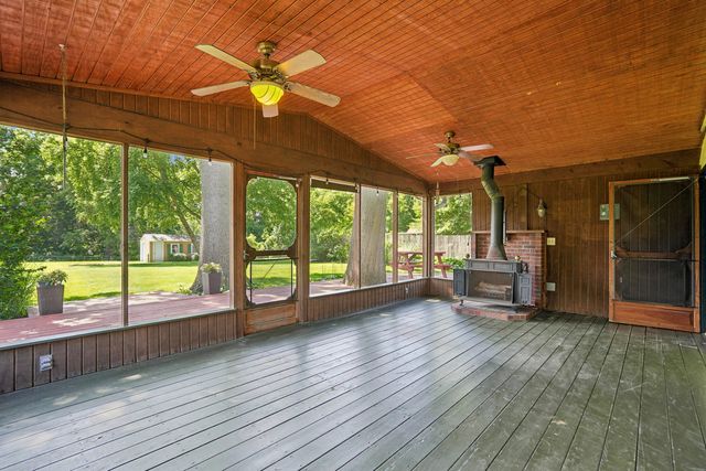 8512 Ridgewood Road, Rock Island, IL 61201
