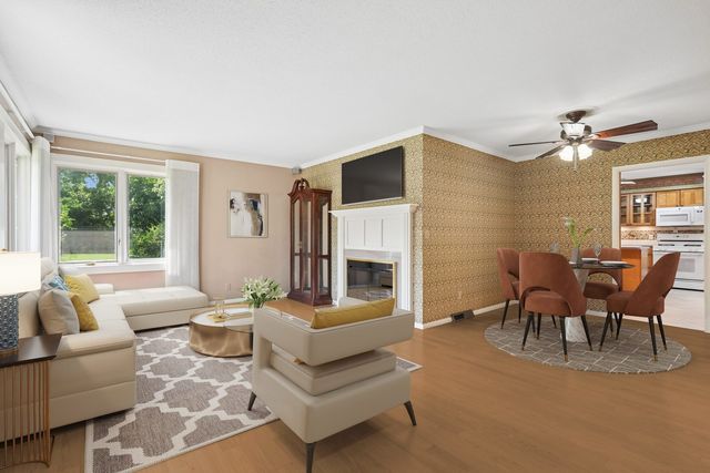 8512 Ridgewood Road, Rock Island, IL 61201