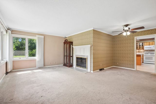 8512 Ridgewood Road, Rock Island, IL 61201