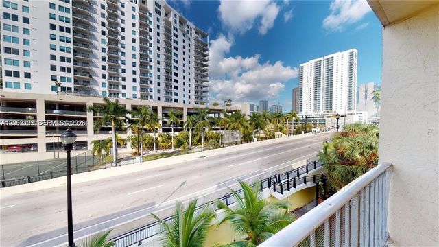 453 SW 2nd St 301C, Miami, FL 33130