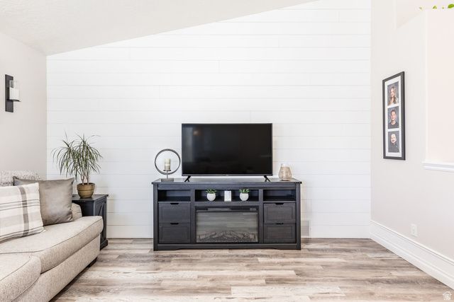 6627 W VALLEY OAK DR, West Jordan, UT 84081