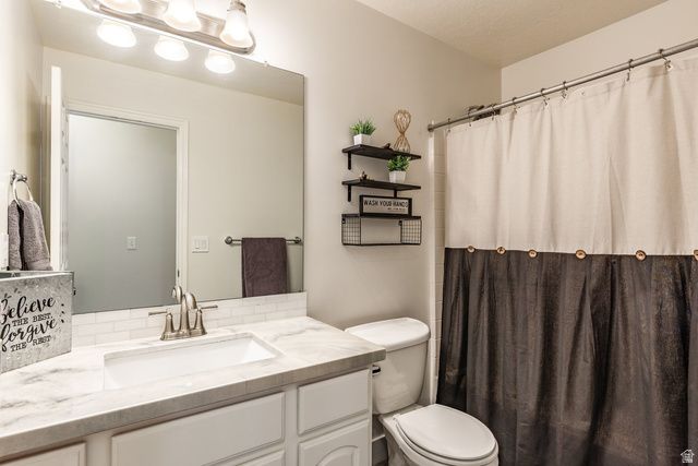 6627 W VALLEY OAK DR, West Jordan, UT 84081