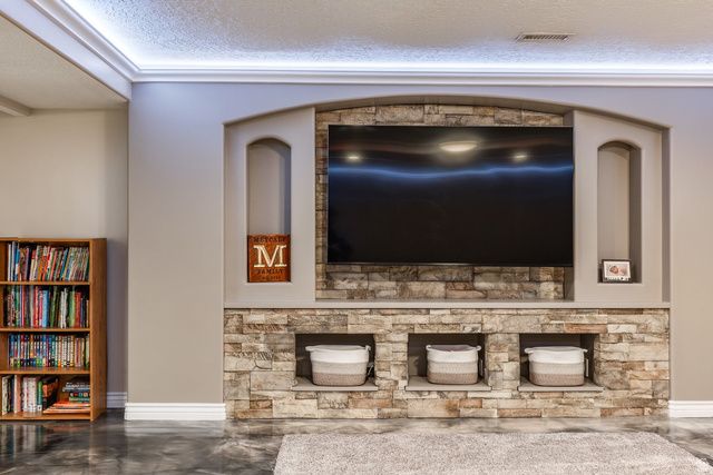 6627 W VALLEY OAK DR, West Jordan, UT 84081