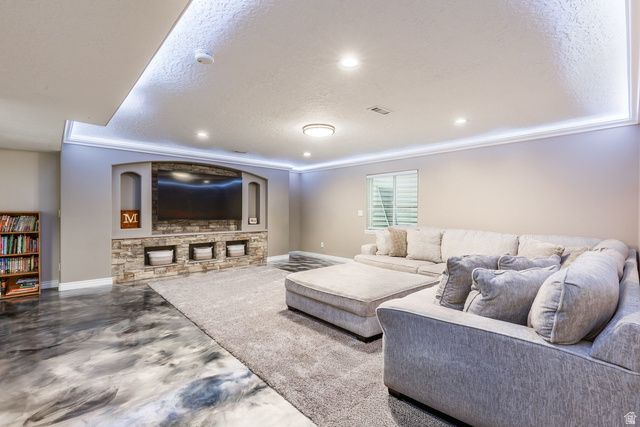 6627 W VALLEY OAK DR, West Jordan, UT 84081