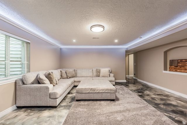 6627 W VALLEY OAK DR, West Jordan, UT 84081