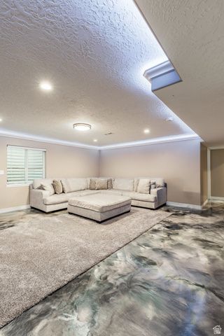 6627 W VALLEY OAK DR, West Jordan, UT 84081