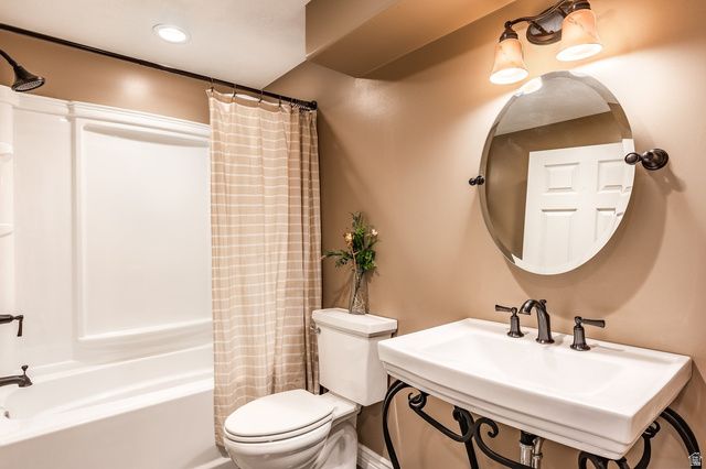 6627 W VALLEY OAK DR, West Jordan, UT 84081