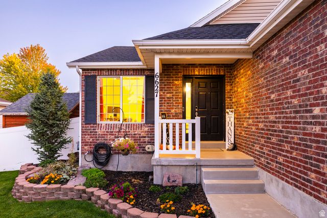 6627 W VALLEY OAK DR, West Jordan, UT 84081