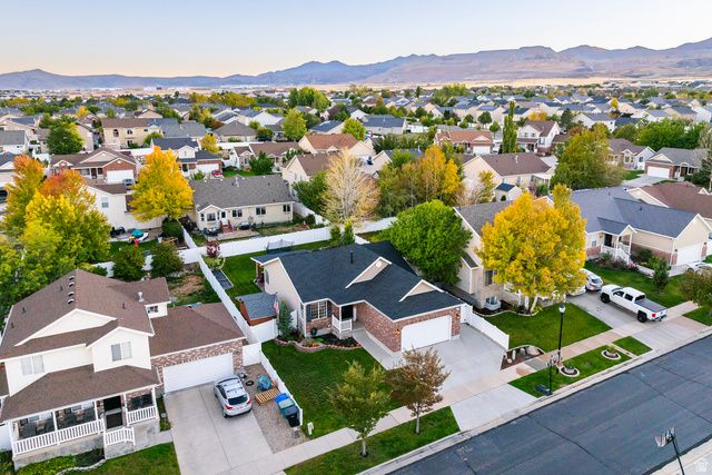 6627 W VALLEY OAK DR, West Jordan, UT 84081