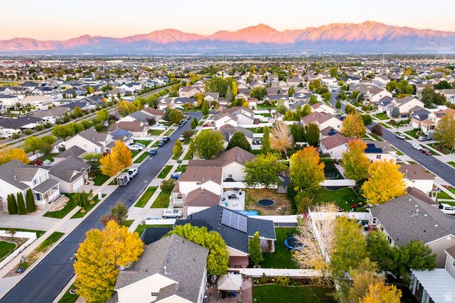 6627 W VALLEY OAK DR, West Jordan, UT 84081