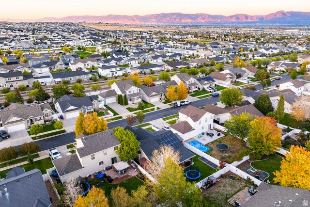 6627 W VALLEY OAK DR, West Jordan, UT 84081