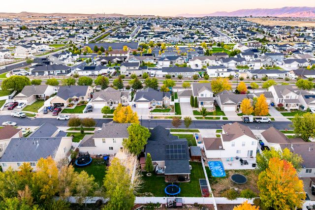 6627 W VALLEY OAK DR, West Jordan, UT 84081