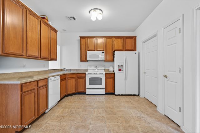 4 Winkle Court, Manchester, NJ 08759