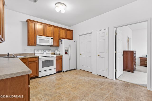 4 Winkle Court, Manchester, NJ 08759