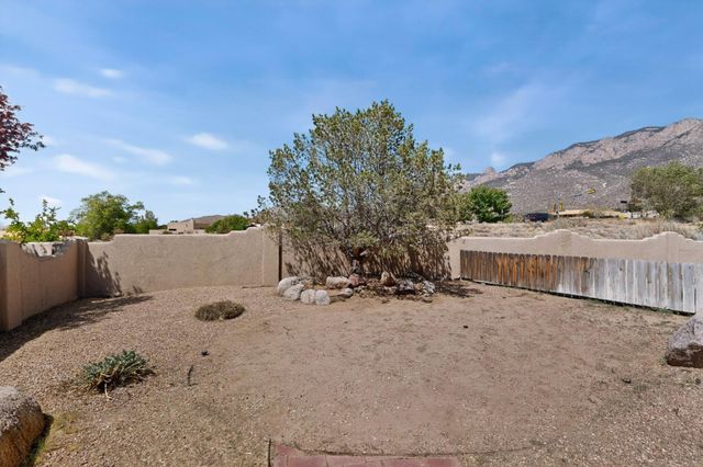 2770 Wolfberry Place NE, Albuquerque, NM 87122