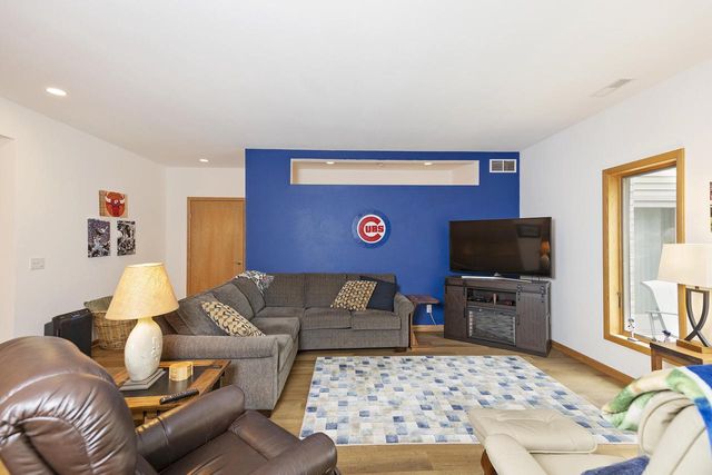 1221 W Sherman AVENUE, Fort Atkinson, WI 53538
