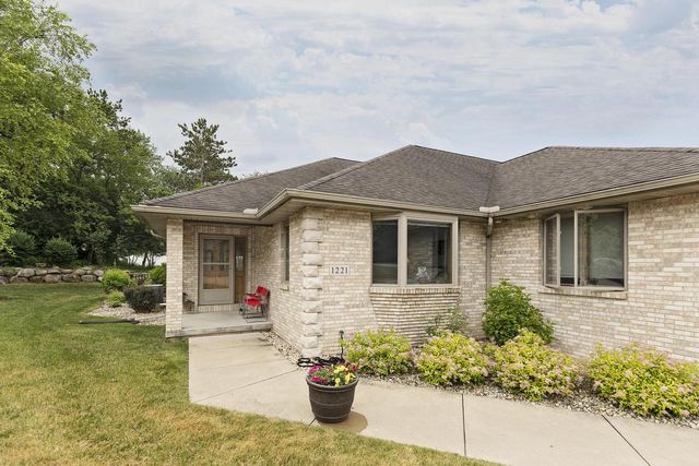 1221 W Sherman AVENUE, Fort Atkinson, WI 53538