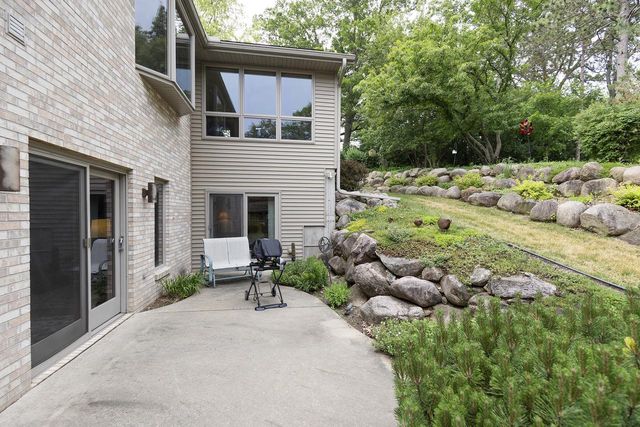 1221 W Sherman AVENUE, Fort Atkinson, WI 53538