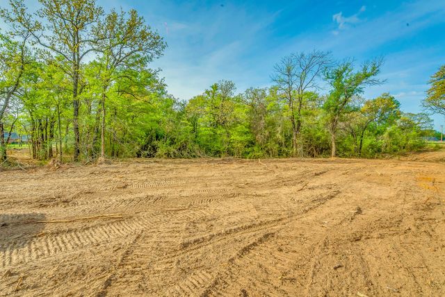 2 Elkhorn Drive, Dalworthington Gardens, TX 76016