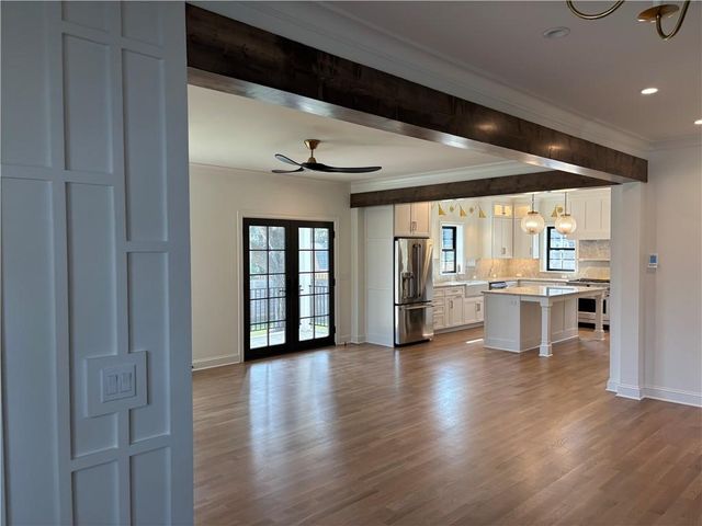 5325 W 72ND Street, Prairie Village, KS 66208