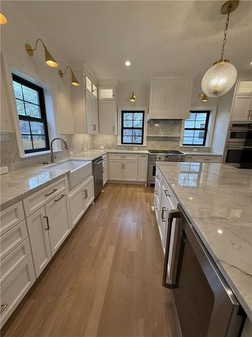 5325 W 72ND Street, Prairie Village, KS 66208