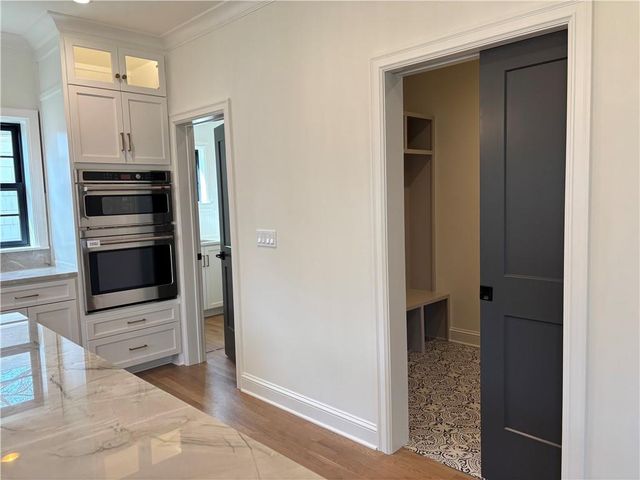 5325 W 72ND Street, Prairie Village, KS 66208