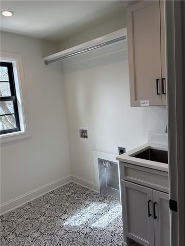 5325 W 72ND Street, Prairie Village, KS 66208